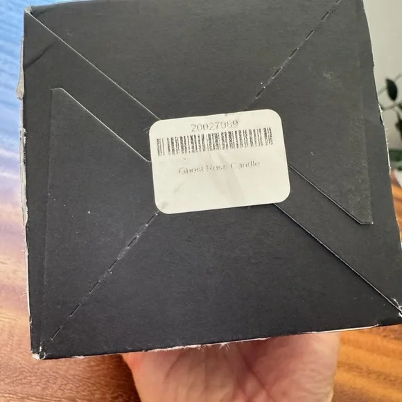 Catbird ghost rose candle - Picture 6 of 11